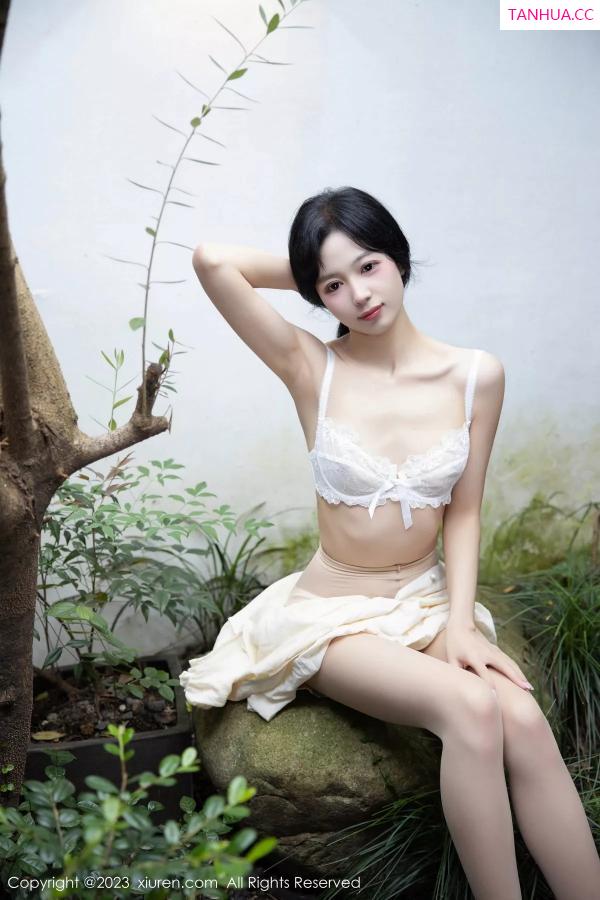 糖豆  [XiuRen]高清写真图 2023.11.30 No.7742 糖豆sisi 清纯美腿第17张图片
